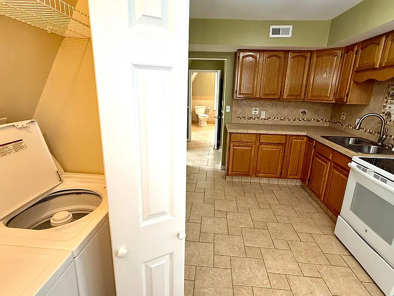2223 Noble St — Photo 13