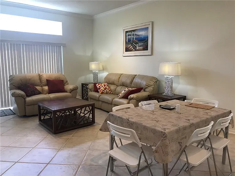 1118 Chinaberry Dr #0 — Photo 19