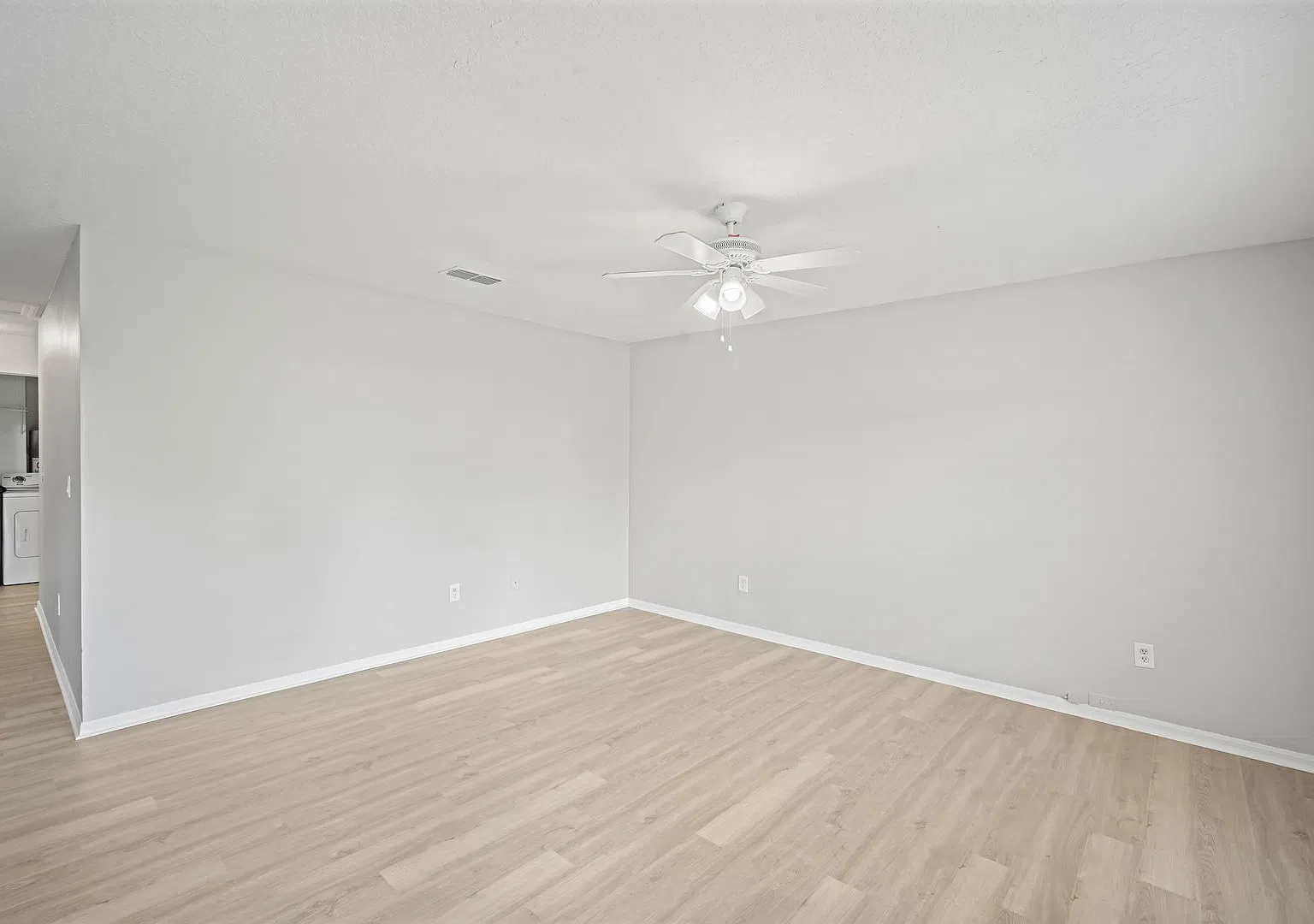 Charming 3-Bedroom, 2-Bath Home Near Downtown Tampa & University of Tampa Available Now! — Photo 4