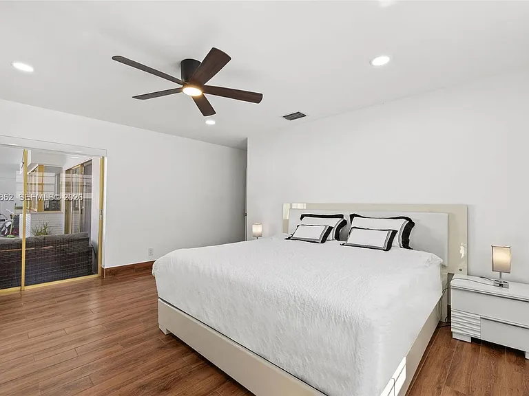 3460 N 46th Ave — Photo 33