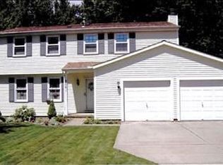 9561 Brayes Manor Dr, Mentor, OH 44060