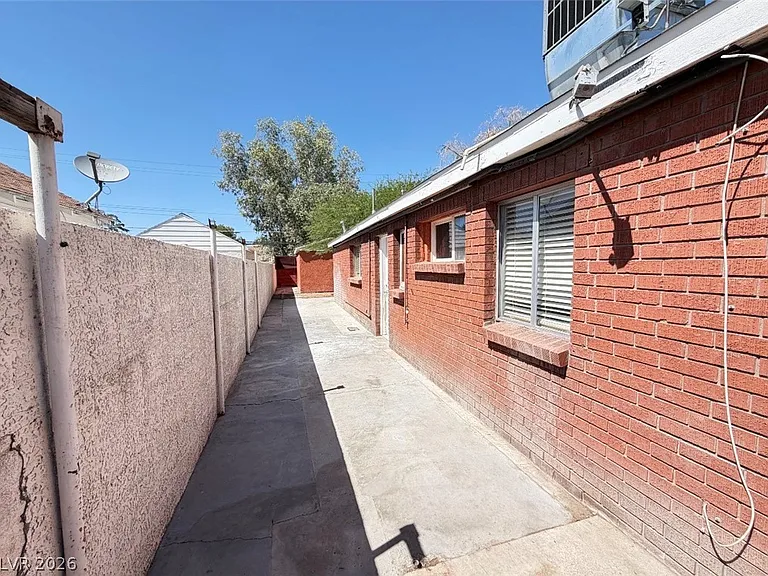 1311 Griffith Ave — Photo 43