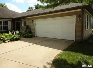 2501 Chapel Hill Rd, Springfield, IL 62702