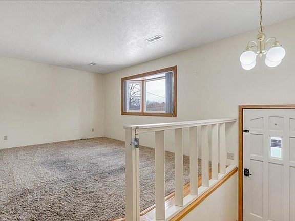 2nd image of 580-4-H Lake Dr
