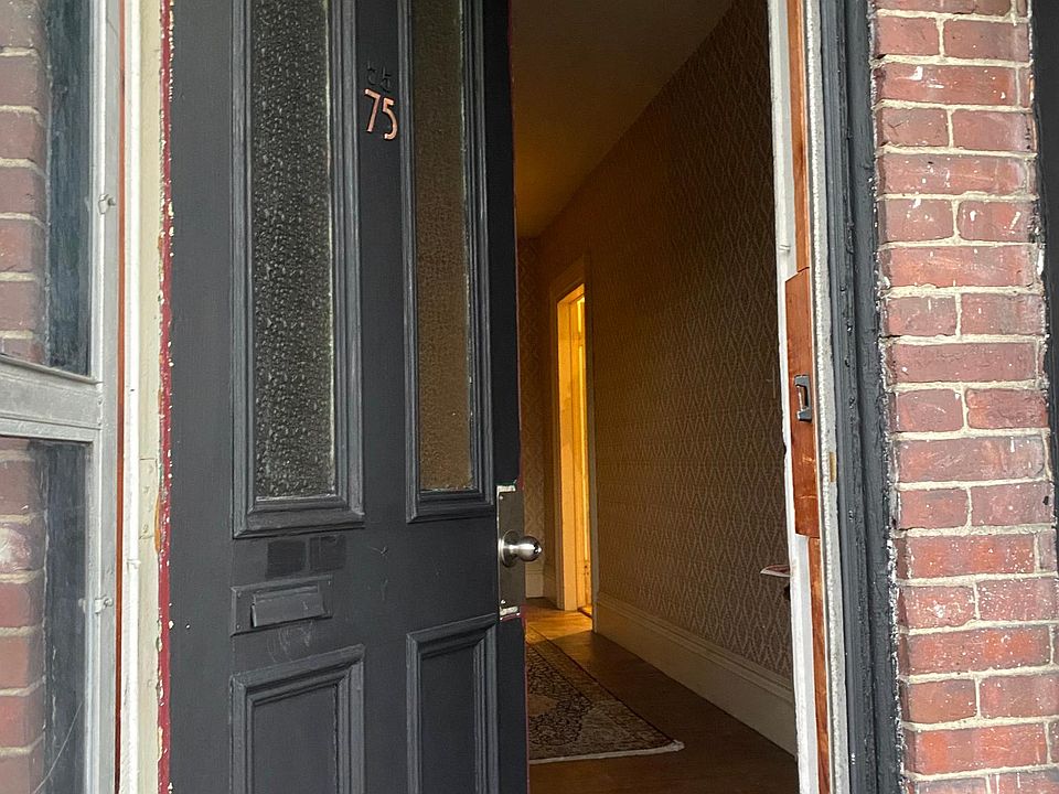 Front/Shared entryway