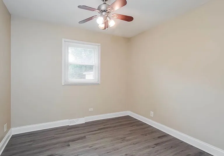 1233 S Lawler Ave — Photo 3