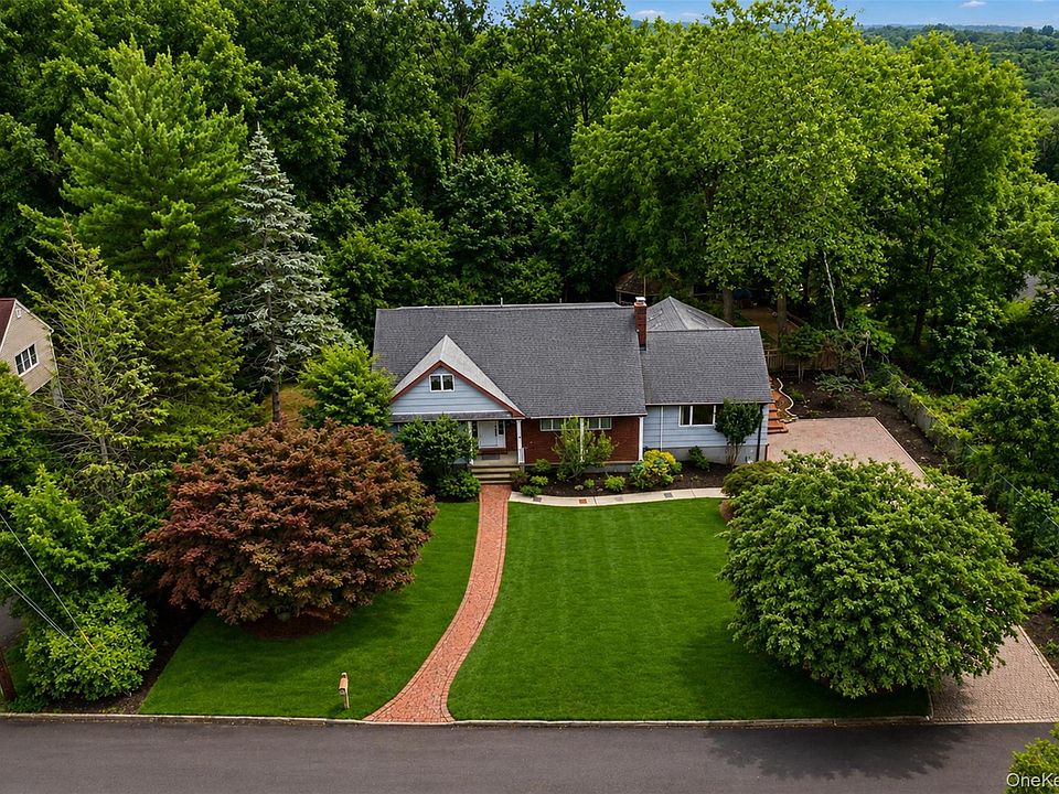 1st image of 11 Hillside Court