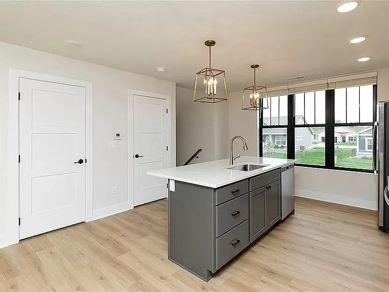 2833 SW Prairie Trail Pkwy — Photo 8