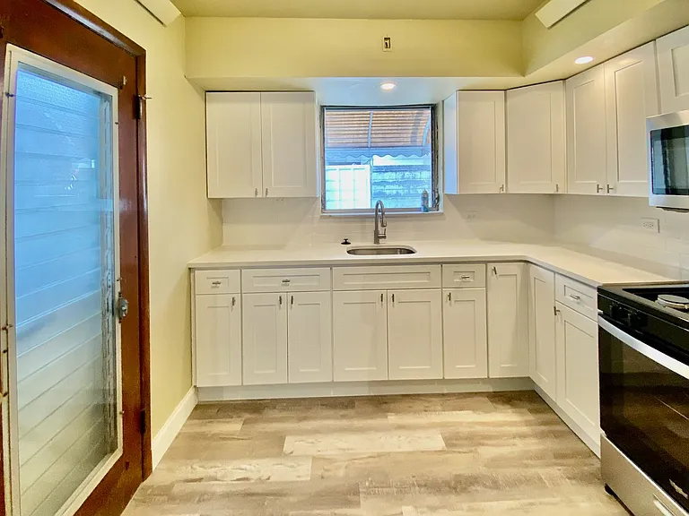 2436 S Mole St — Photo 7