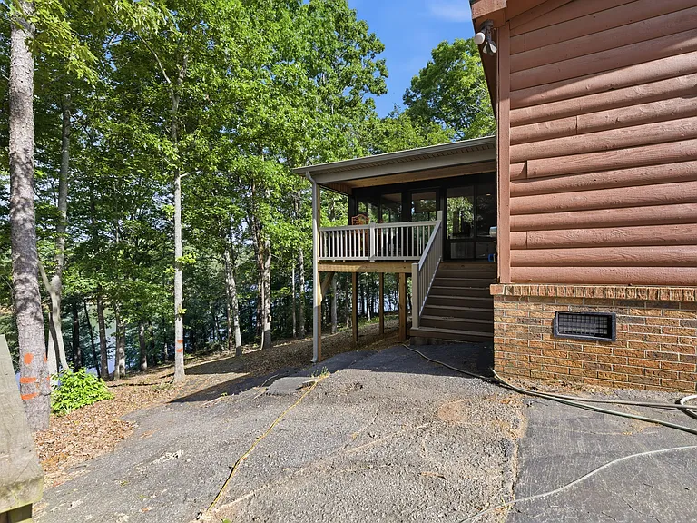 124 Woodshore Dr — Photo 8