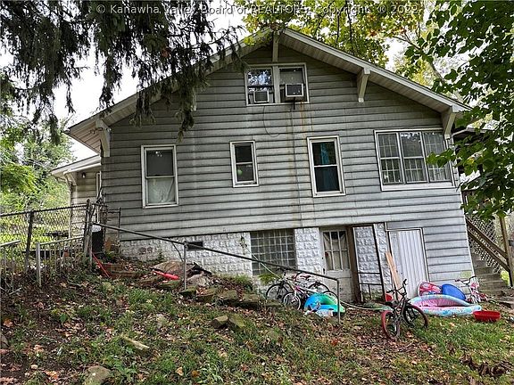 3rd image of 8 North Dr