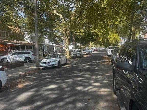 Exterior Neighborhood (street photo)