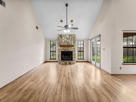 5th image of 206 Woodland Park Cir