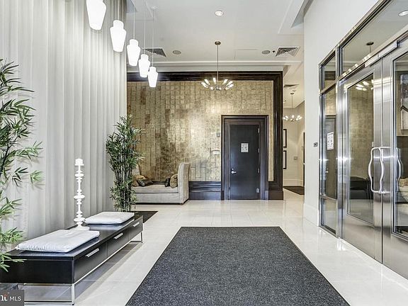 4th image of 309 Holland Ln Unit 326