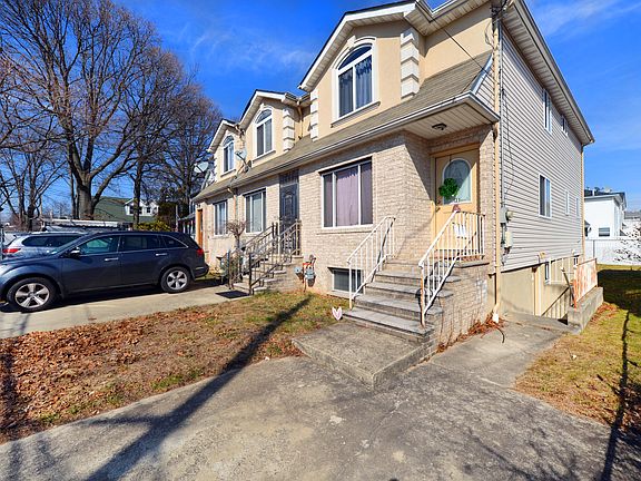 2nd image of 121 Hickory Ave