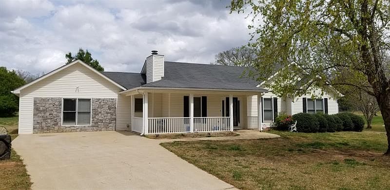 2nd image of 215 Graystone Dr