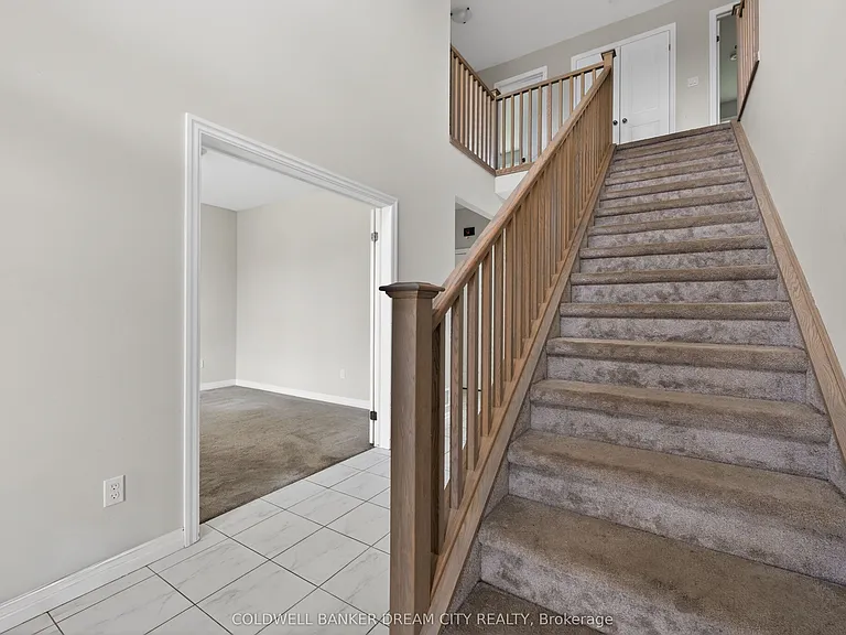 98 Livingston Dr — Photo 24