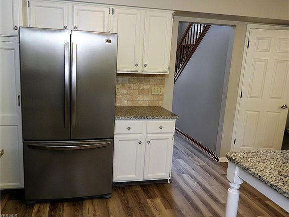 5th image of 452 Park Pl