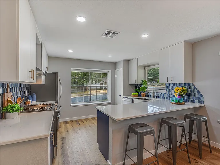 12900 Campos Dr — Photo 6