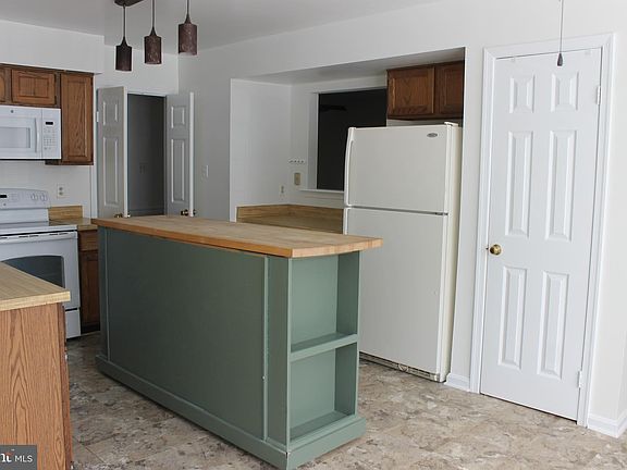 4th image of 15265 Hyacinth Pl