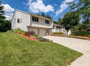 590 Court Dr, Hartford, WI 53027