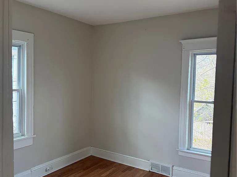 238 Oxford Ave #UPPER — Photo 4