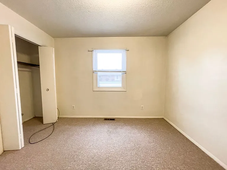 Hollyglen Apartments - Your Next Home in the Heart of Yorktown Schools — Photo 23
