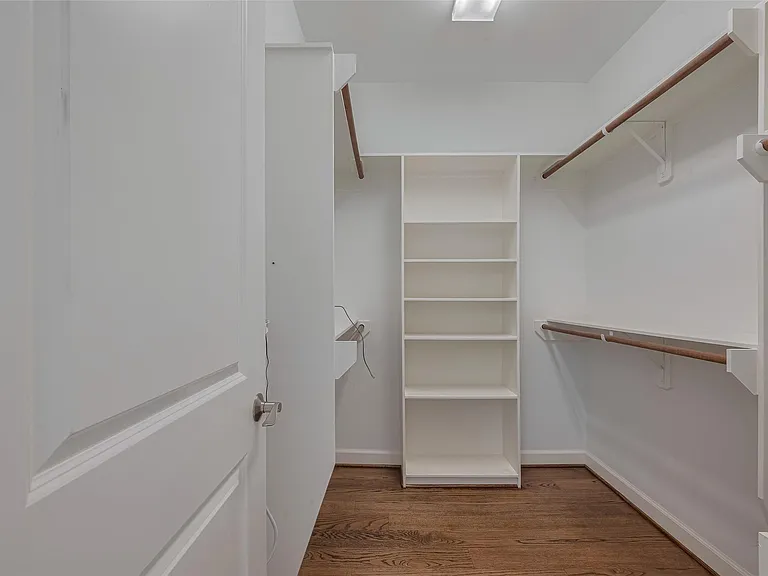 854 W 20th St — Photo 38