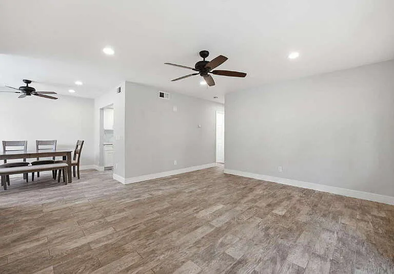 633 R Ave #35 — Photo 5