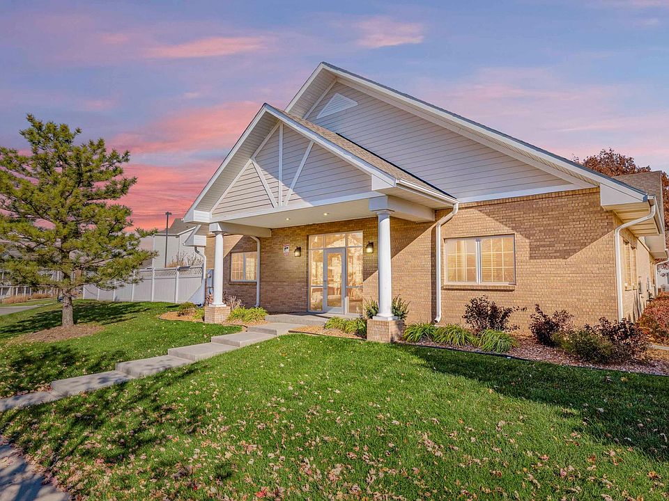 1st image of 862 Hanneman Dr #306