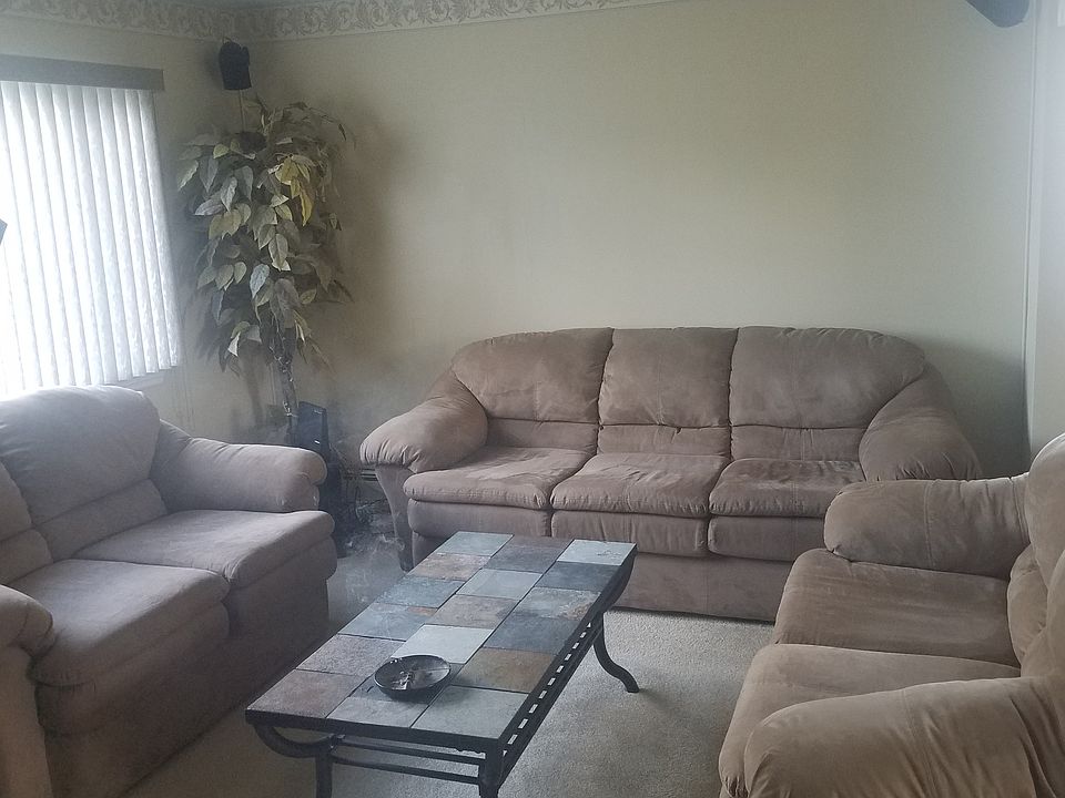 1st image of 19 Lake Pl