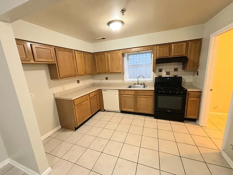 132 Fabyan Pl #1 — Photo 1