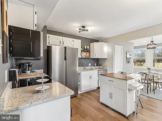 3141 Chepstow Ln — Photo 3