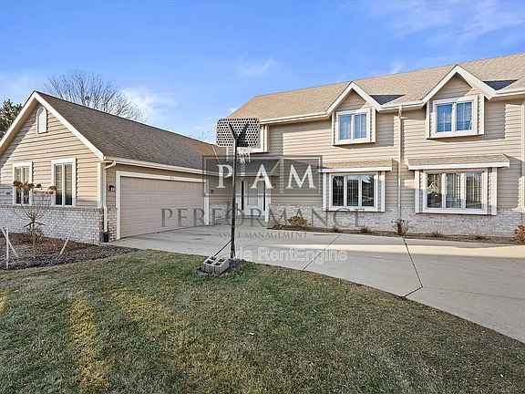 3rd image of 3209 S Ridgecrest Ct