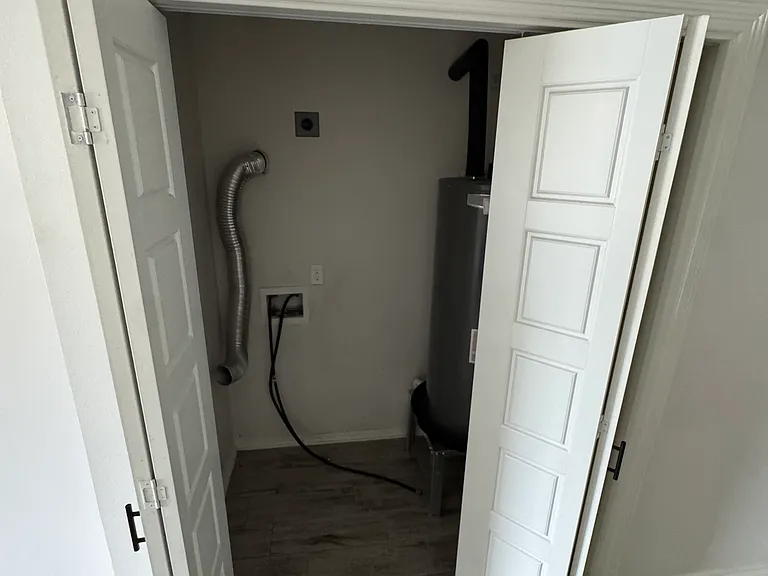 1605 Los Alamos St #A — Photo 16
