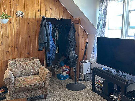5th image of 343 Fisher St #2