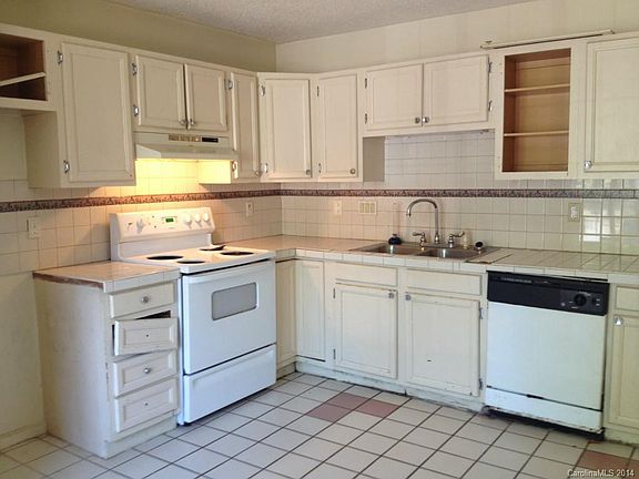 2nd image of 2817 Iron Gate Ln #2817