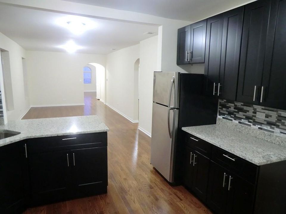 1st image of 6048 N Washtenaw Ave APT 2