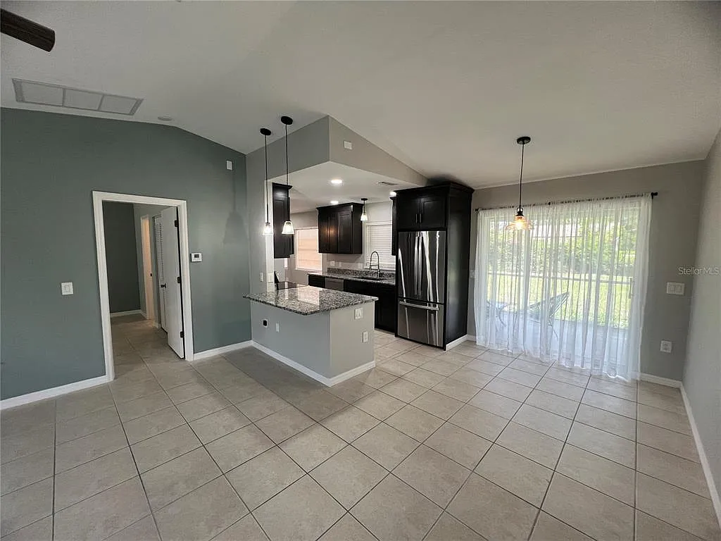 2 bed, 2.0 bath, 1030 sqft, $1,600 — Photo 2