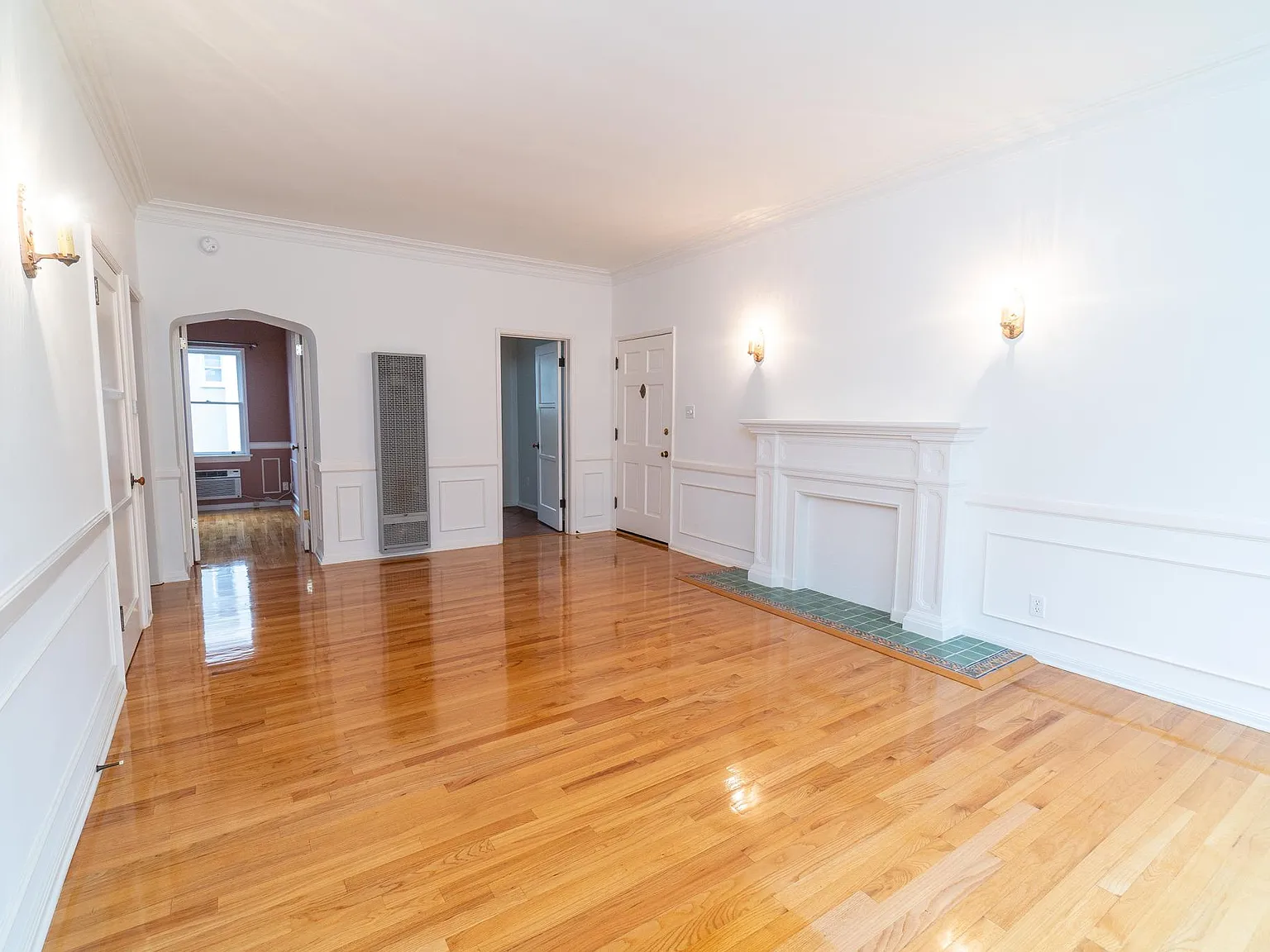 1330 N Alta Vista Blvd — Photo 3