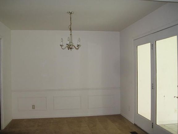 3rd image of 1526 E Rosewood Ave