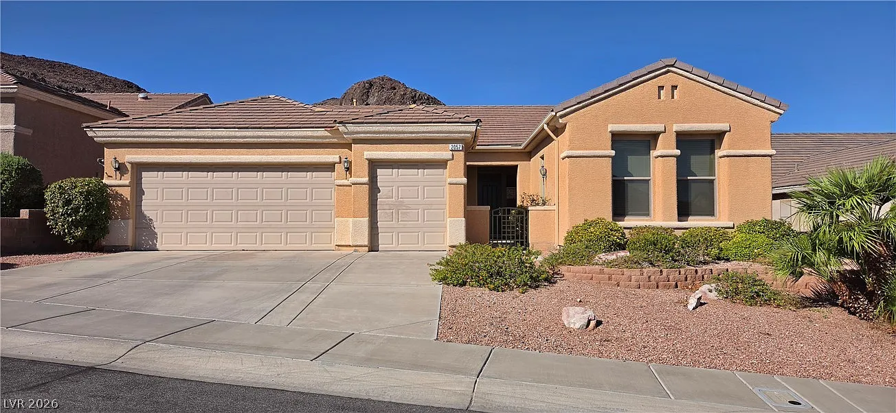 3 bed, 3.0 bath, 2165 sqft, $2,475 — Photo 1