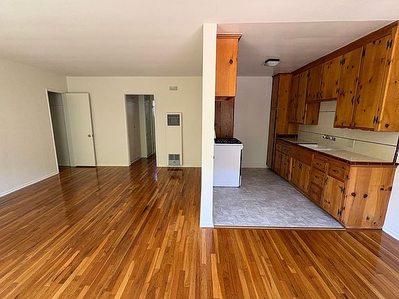 3rd image of 4464 Hazeltine Ave #2B