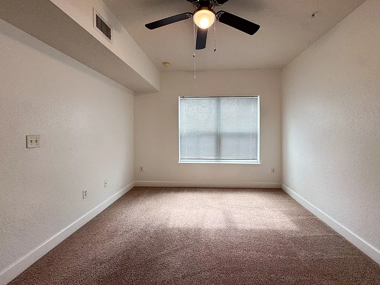 202 E South St #3047 — Photo 12