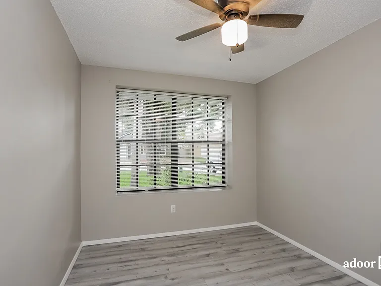 11329 Maybrook Ave — Photo 8