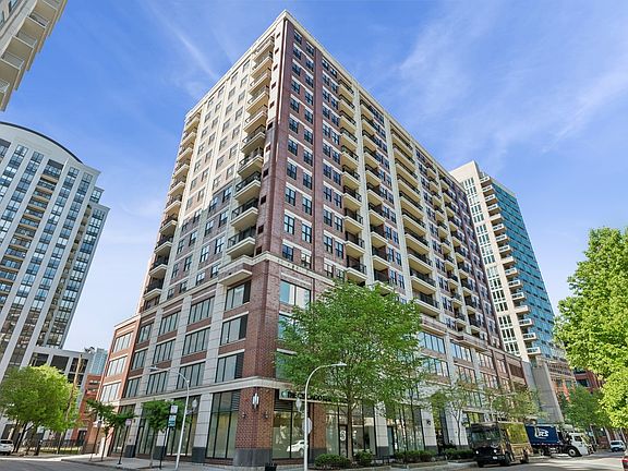 4th image of 451 W Huron St Unit 1011