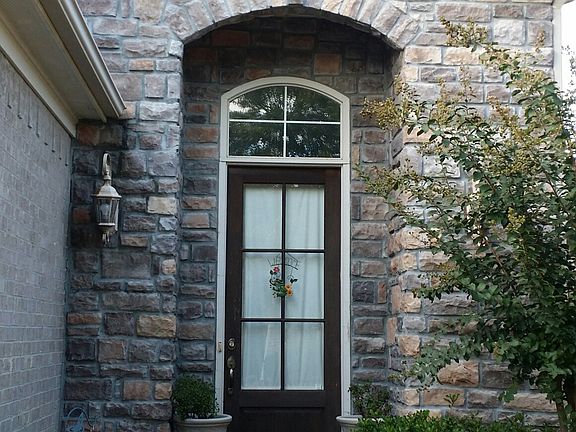 2nd image of 9928 Chivas Dr