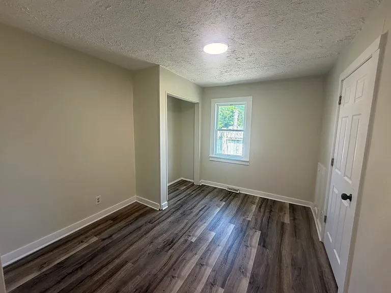 2146 Gent Ave — Photo 9