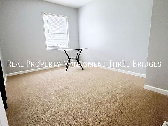 4th image of 1725 Fernbrook Ln