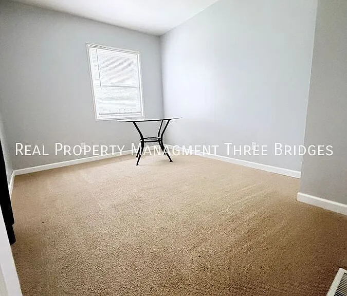 1725 Fernbrook Ln — Photo 4